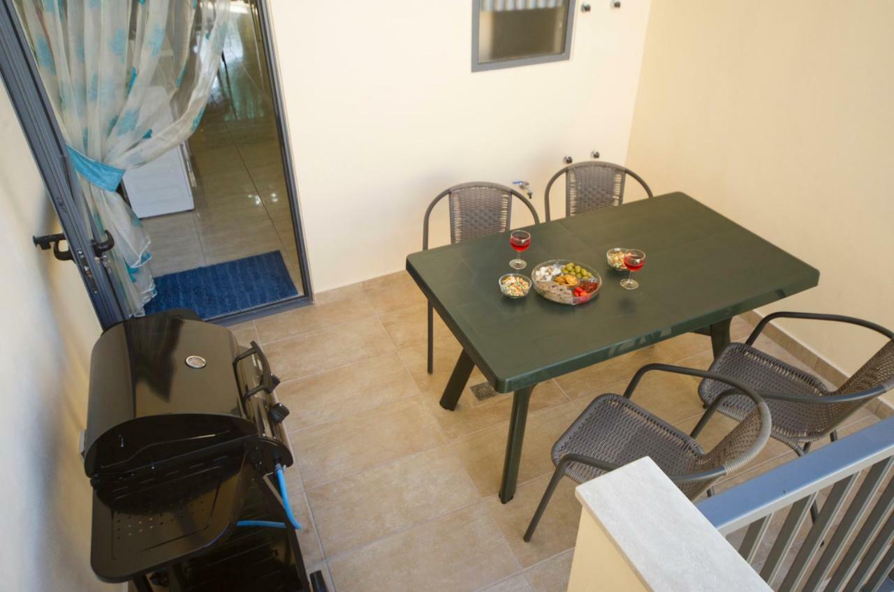 Sliema Duplex 1 Bedroom Apartment With 2 Bathrooms- Sleep 4 Exteriör bild