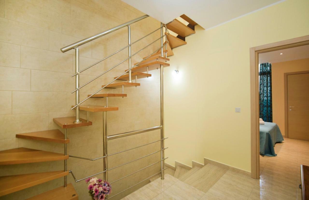 Sliema Duplex 1 Bedroom Apartment With 2 Bathrooms- Sleep 4 Exteriör bild