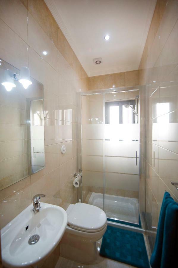 Sliema Duplex 1 Bedroom Apartment With 2 Bathrooms- Sleep 4 Exteriör bild